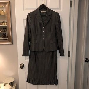 Grey Tahari skirt suit